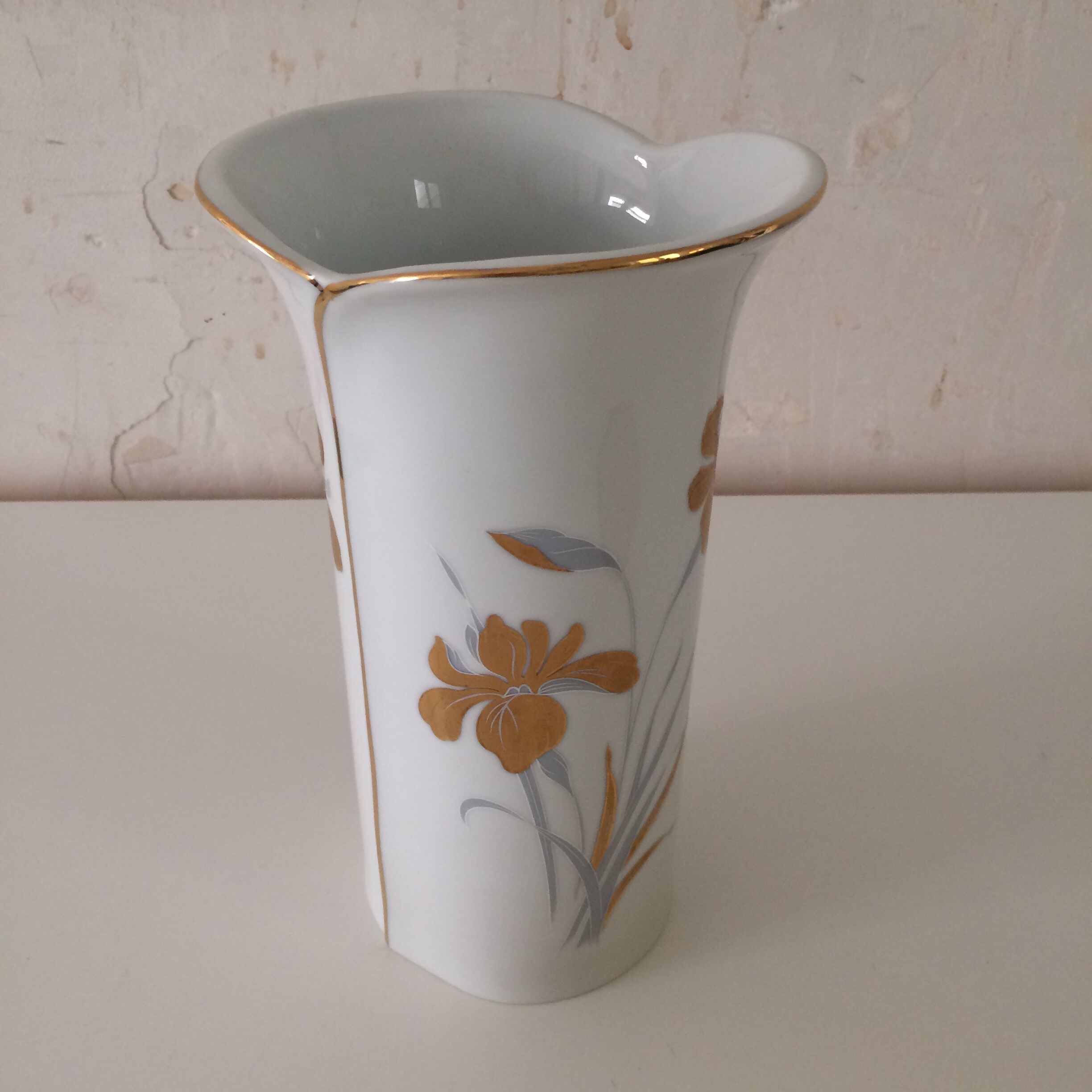 Vase 70s "Royal Porcelain", in ceramic gilded with fine gold