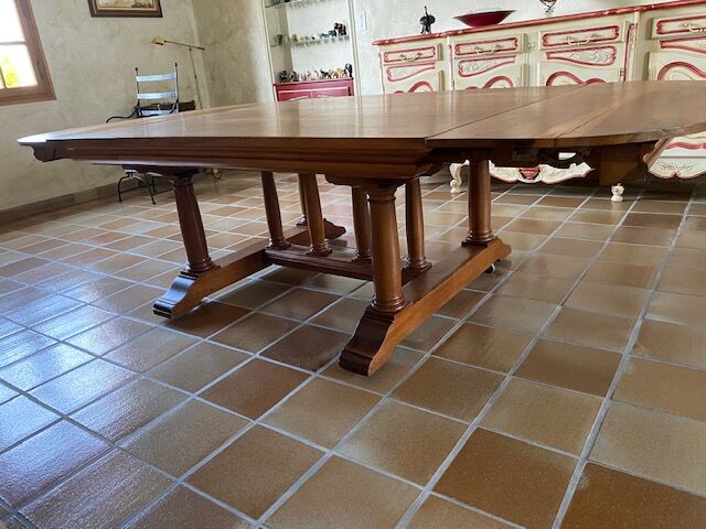 Table ancienne en noyer massif