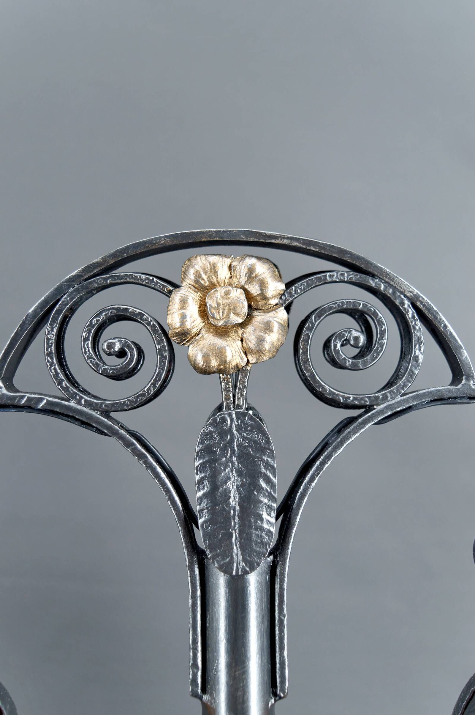 Lampe bicéphale Art Déco, fer forgé à double patine– Muller Frères, c. 1920