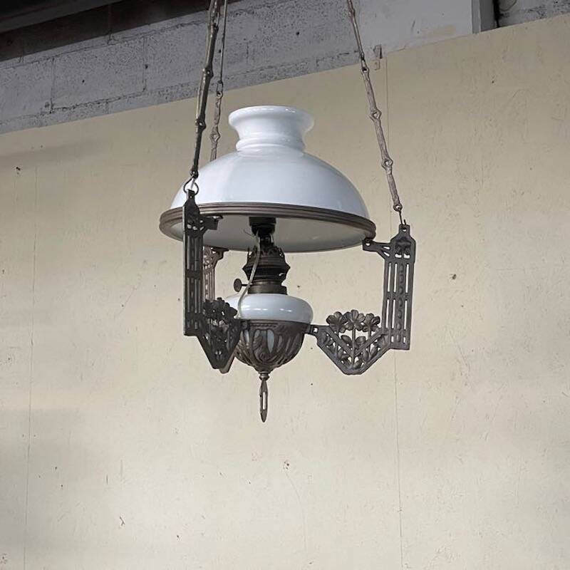 Antico lampadario, stile Liberty, con saliscendi