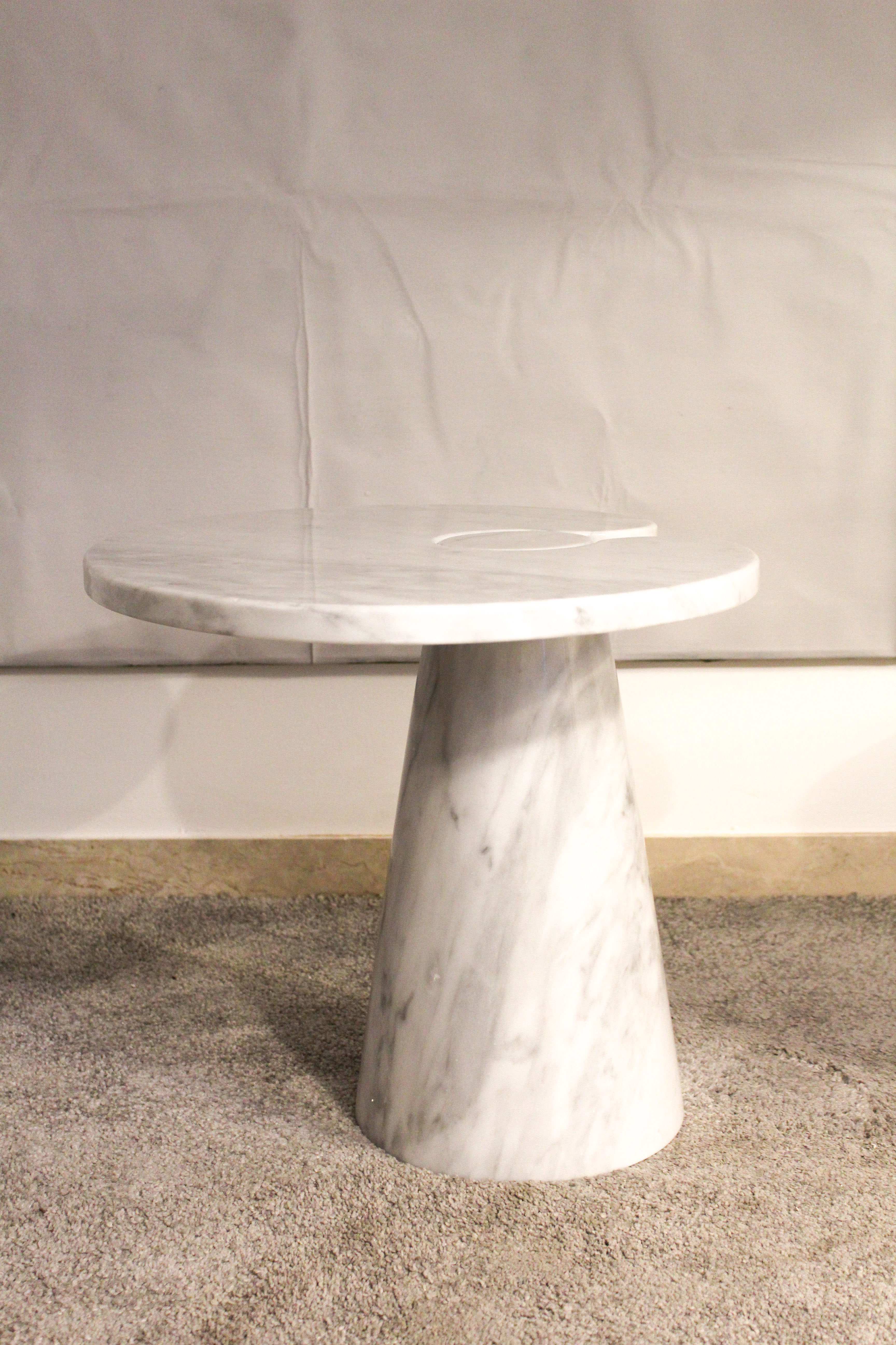 Coffee table in Italian whithe  Carrara marble