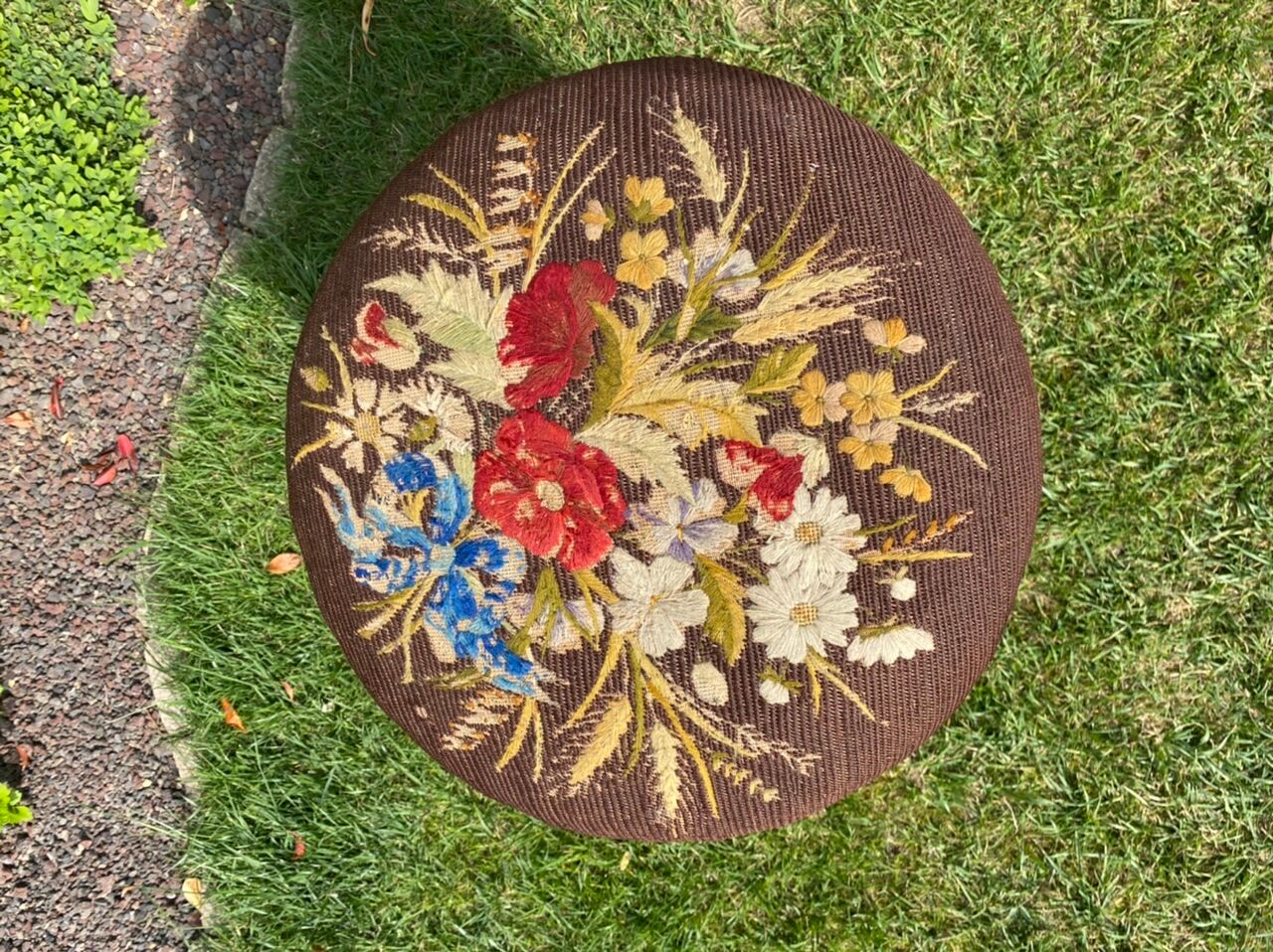 Piano stool in walnut style Louis XVI