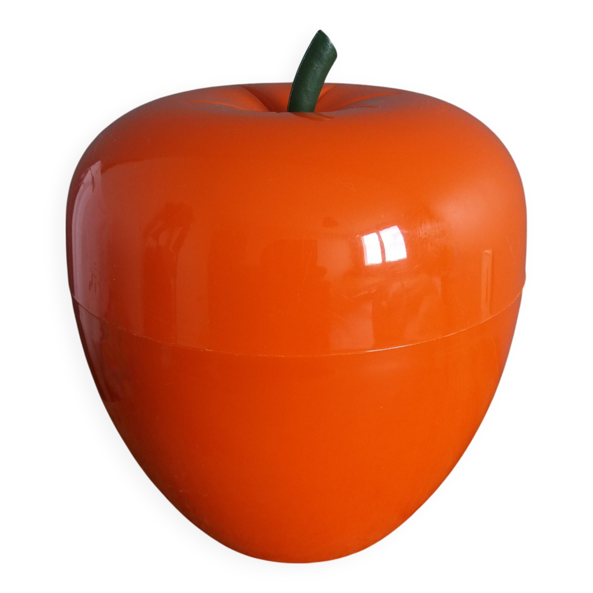 Ice bucket apple