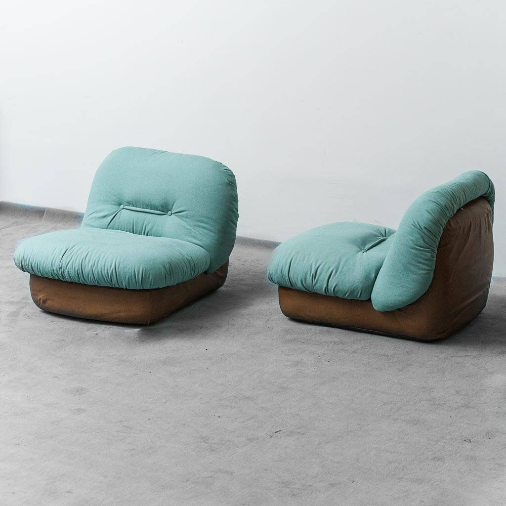 Pair of Saporiti armchairs in fabric and leather, 1970s vintage modernism