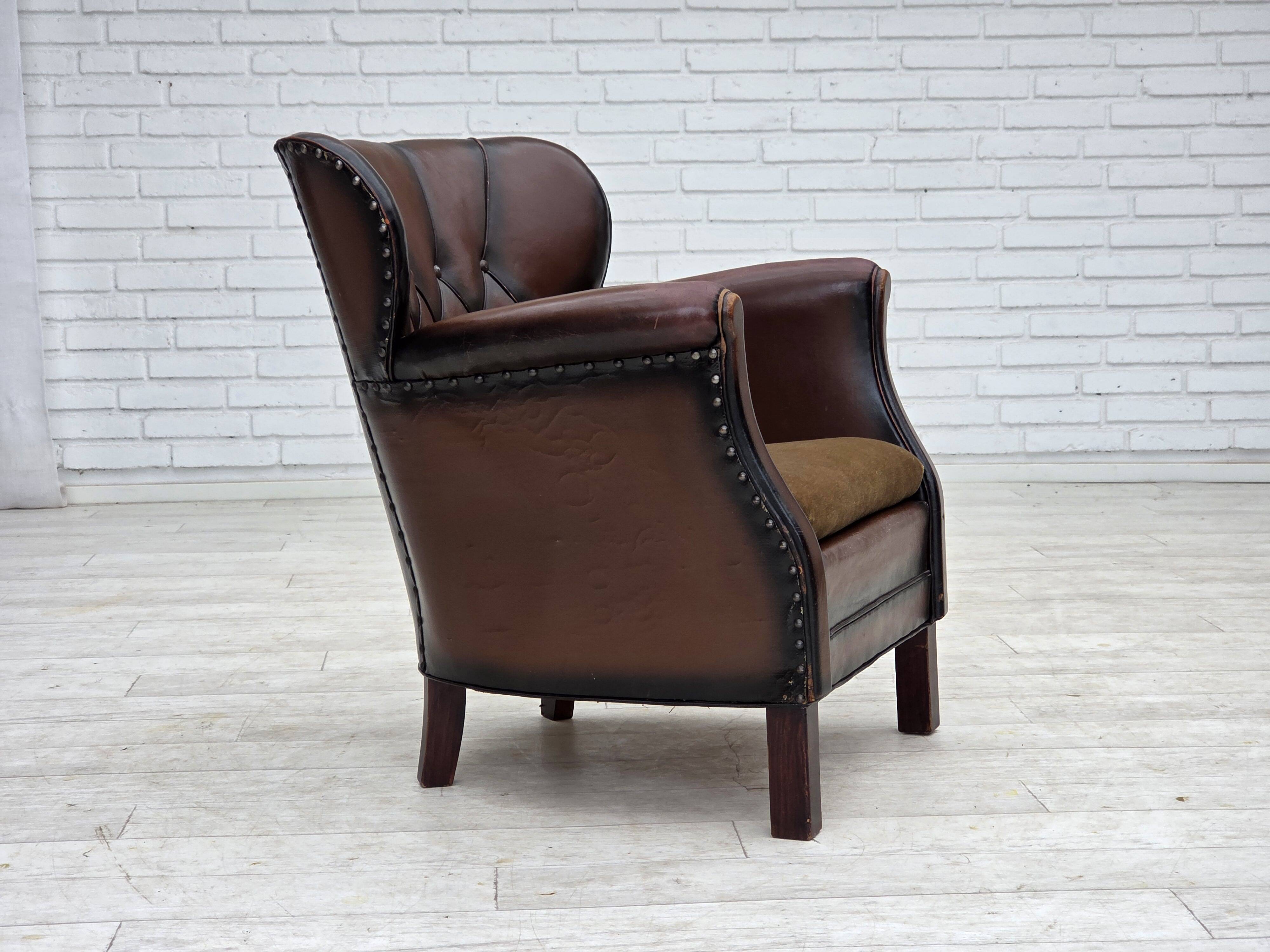 Fauteuil danois des années 1930, cuir marron, velours.