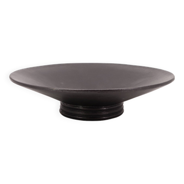 Black ceramic centerpiece on foot, La Bergerie Vallauris