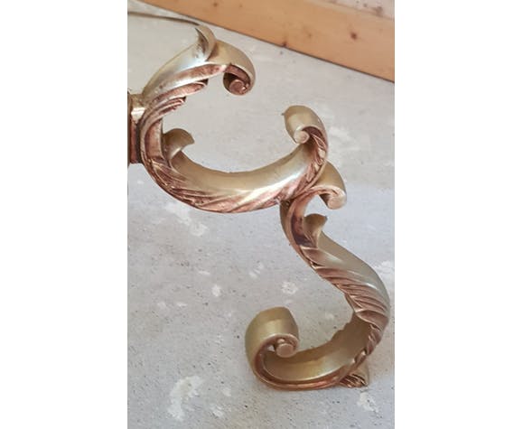 Golden bronze lamppost