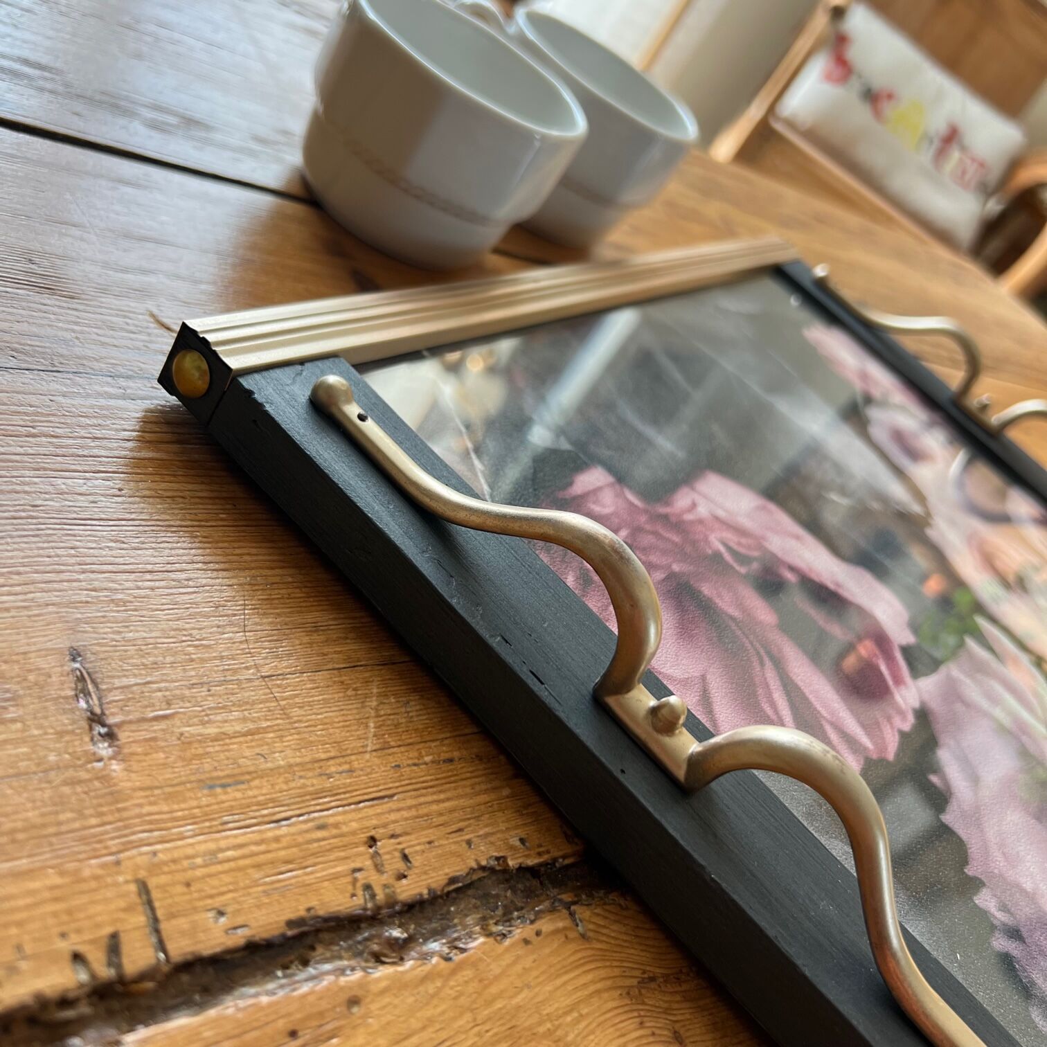 Old restored tray “Les roses”