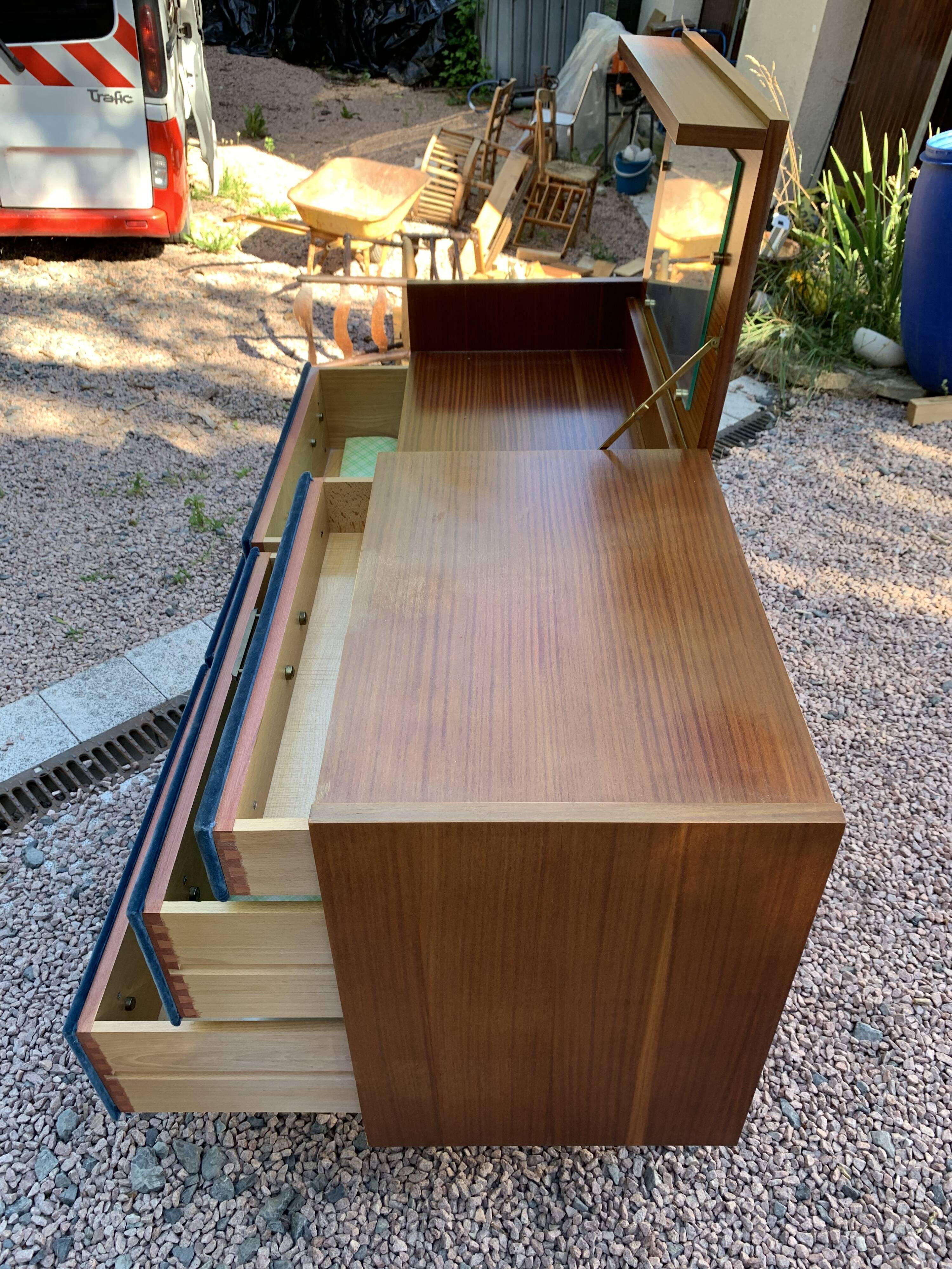 Vintage chest of drawers
