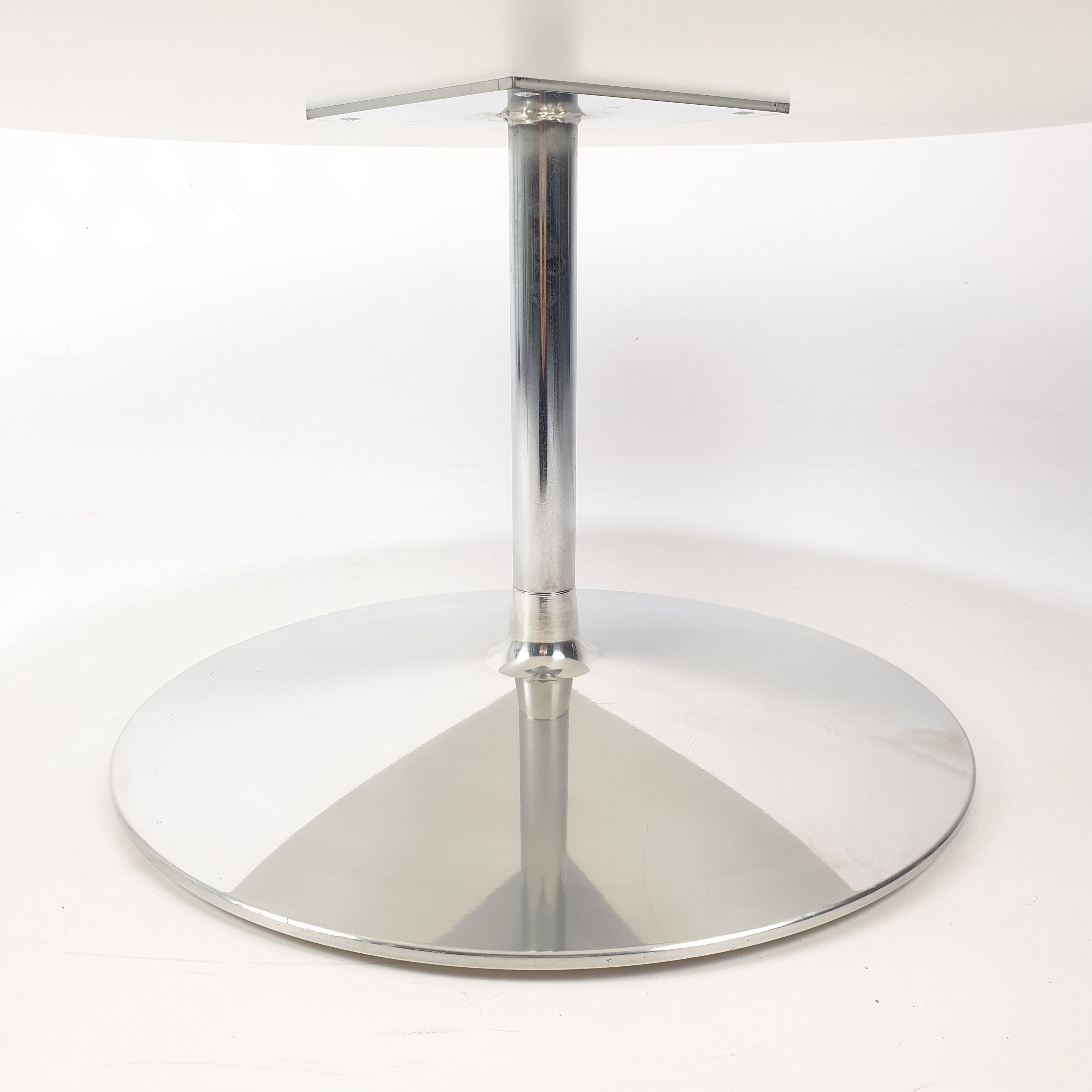 Round coffee table by Pierre Paulin edition Artifort, 1990s