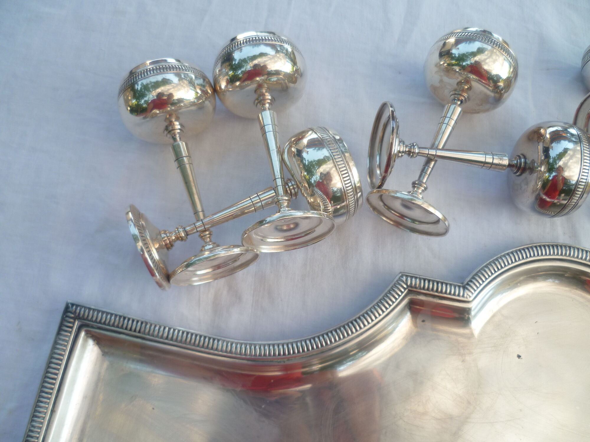 SERVICE A LIQUEUR /VERRINES IN MET. ARGENTE 11 VERRES HIS PLATEAU decoration godrons