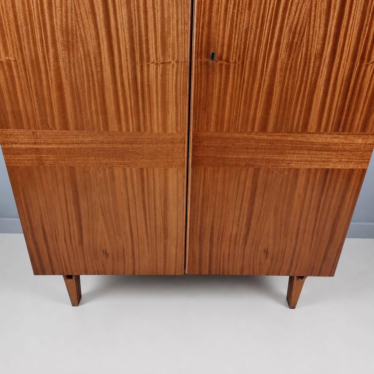 Garde-robe vintage par Francisek Mezulanik, années 1960