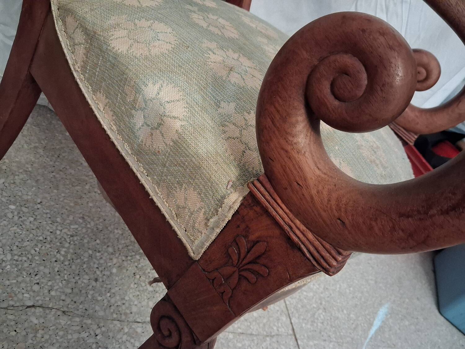 Cross-back armchair in Directoire style