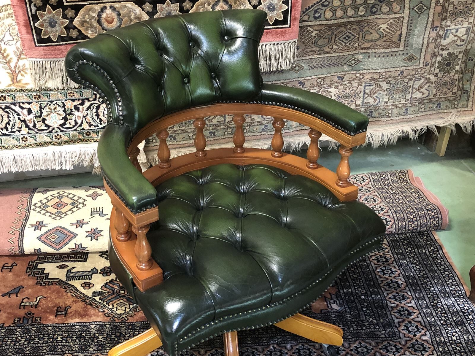 Chesterfield office chair swivelling leather - adjustable height