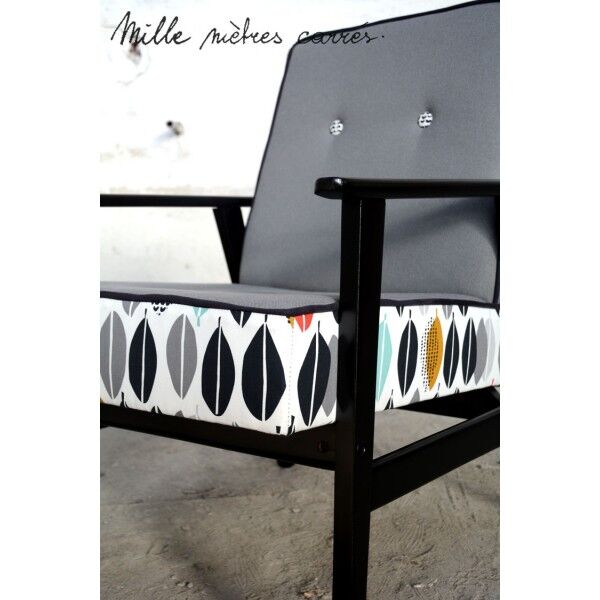 Chair completely renovated vintage (wood, fabric, trim).