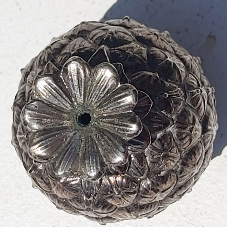 Salt and pepper pineapple silver metal
