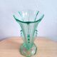 Vase en verre pressé vert style Art déco, vers 1960