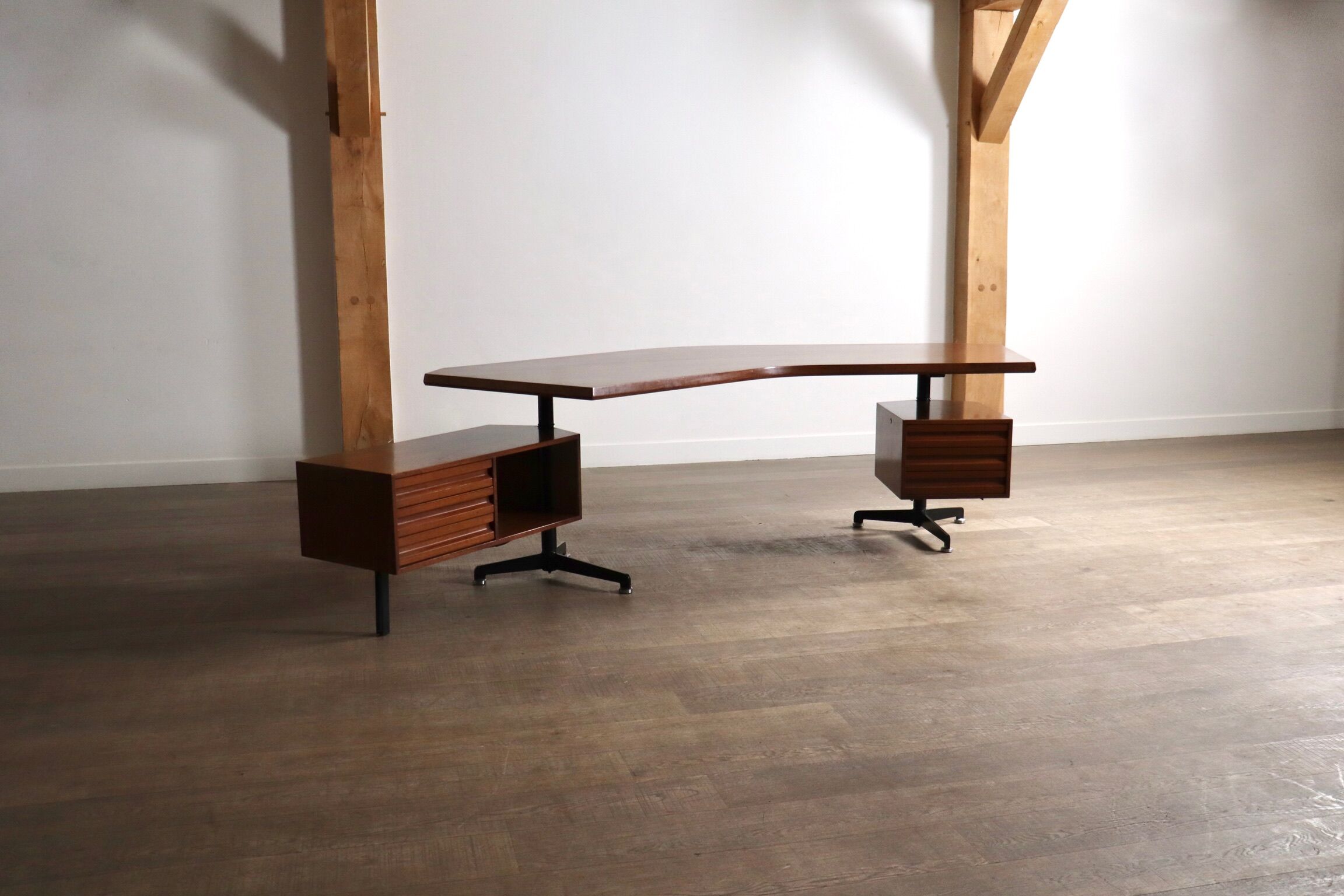 Osvaldo Borsani T96 Boomerang desk for Tecno, Italy, 1956
