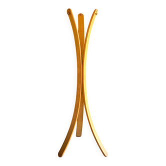 Three-pronged oak coat rack