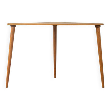 Elegant side table from the 1960s with triangular silhouette, teak wood