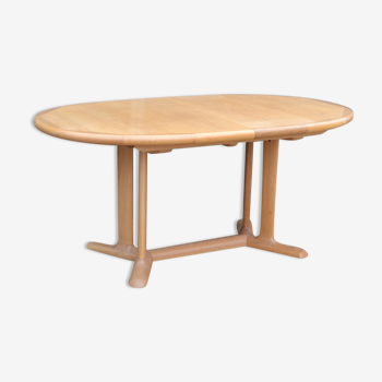 Oval table by Ansager Møbler