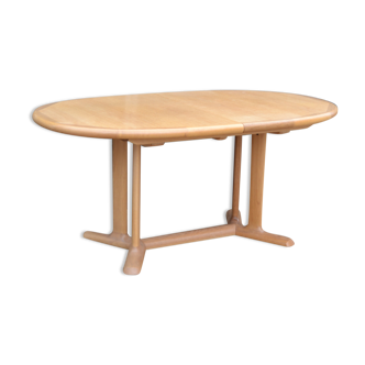Oval table by Ansager Møbler