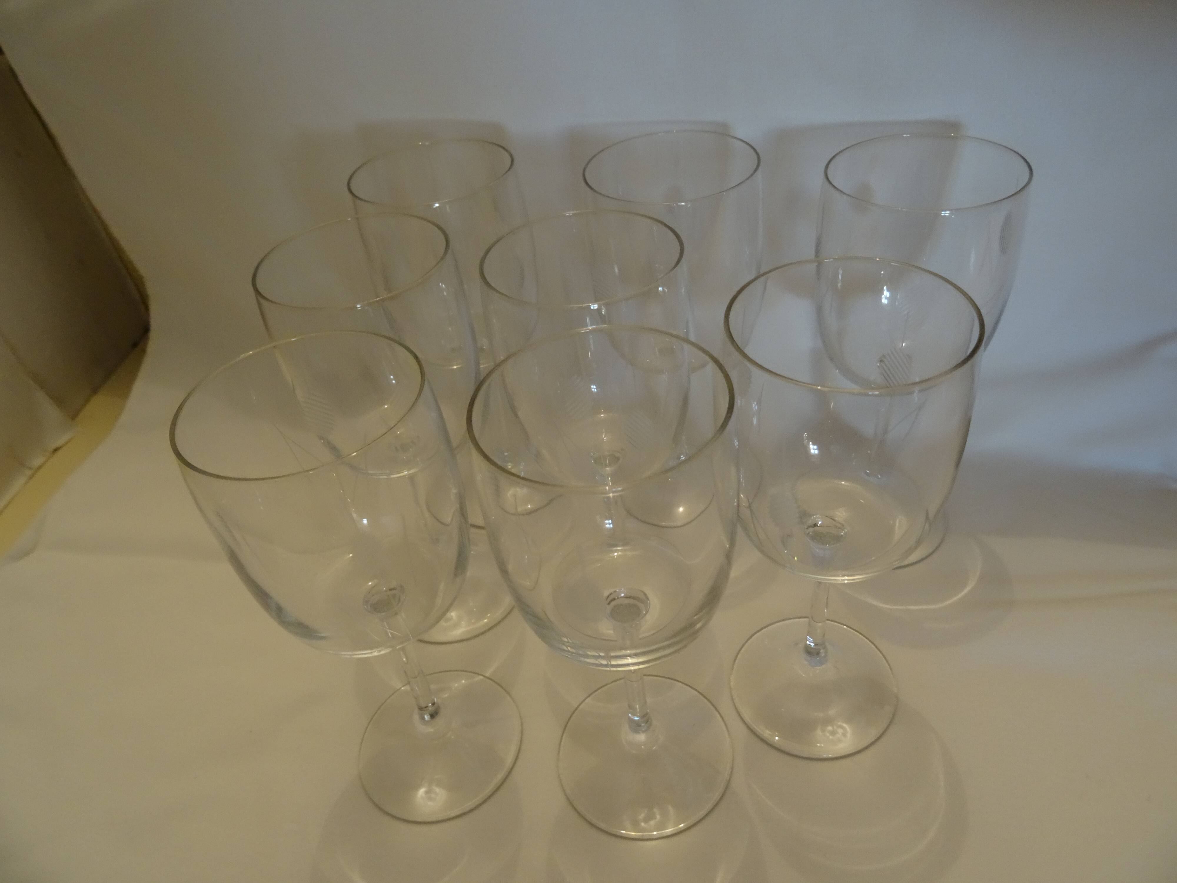 Lot de 10 jolis verres à vin raffinés vintage