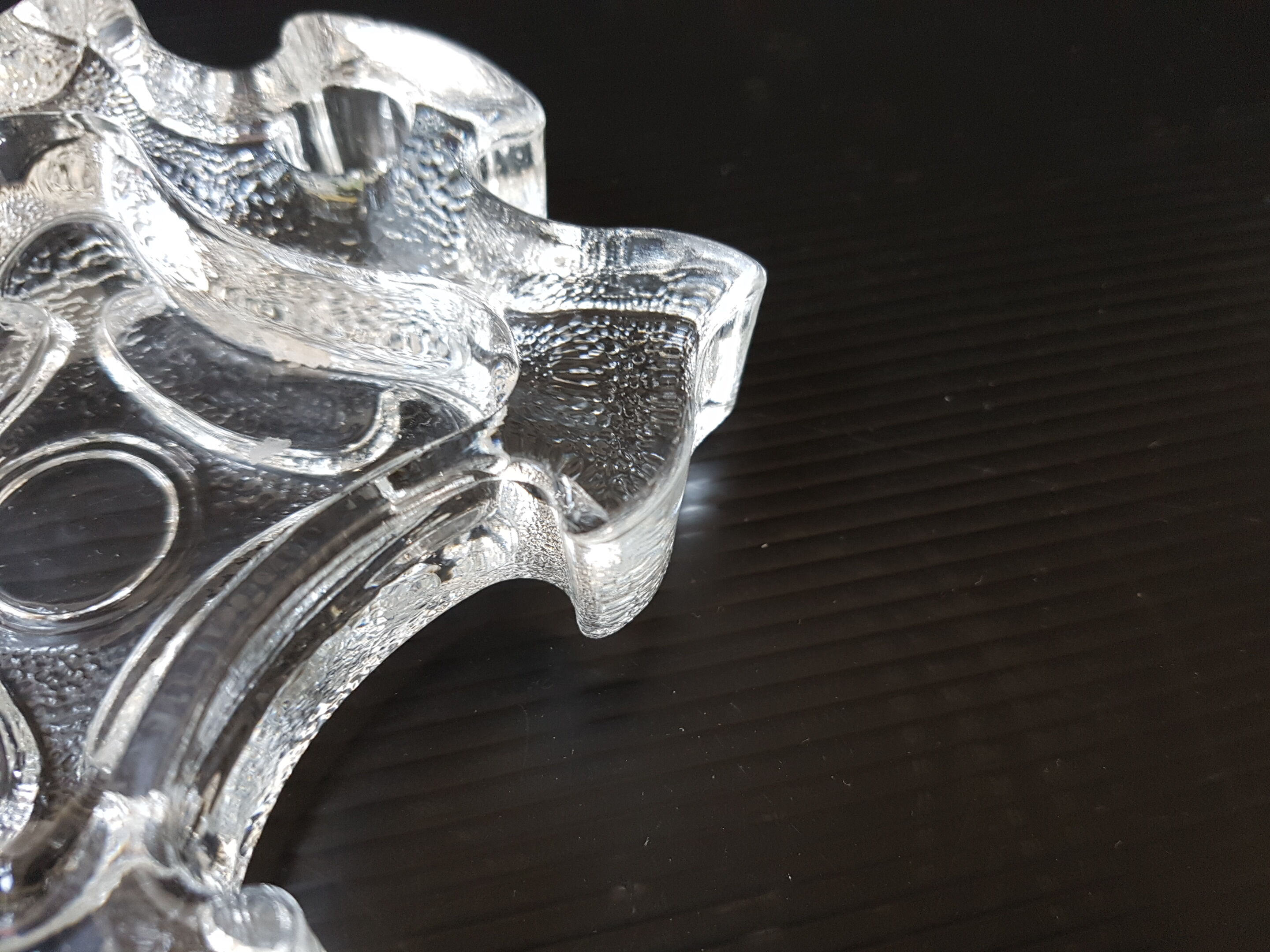 Suite 4 ashtrays candle holders glass of the 1970s puzzle