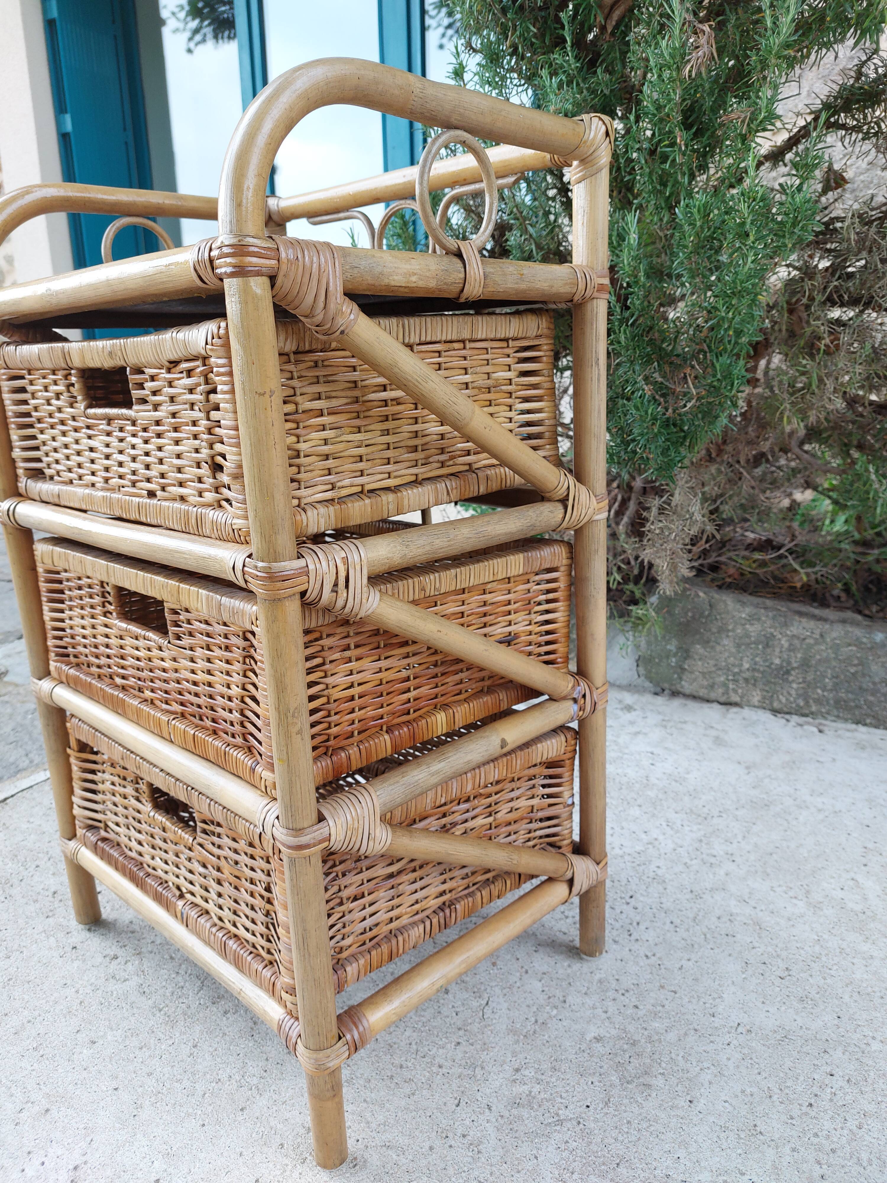 Wicker chest of drawers