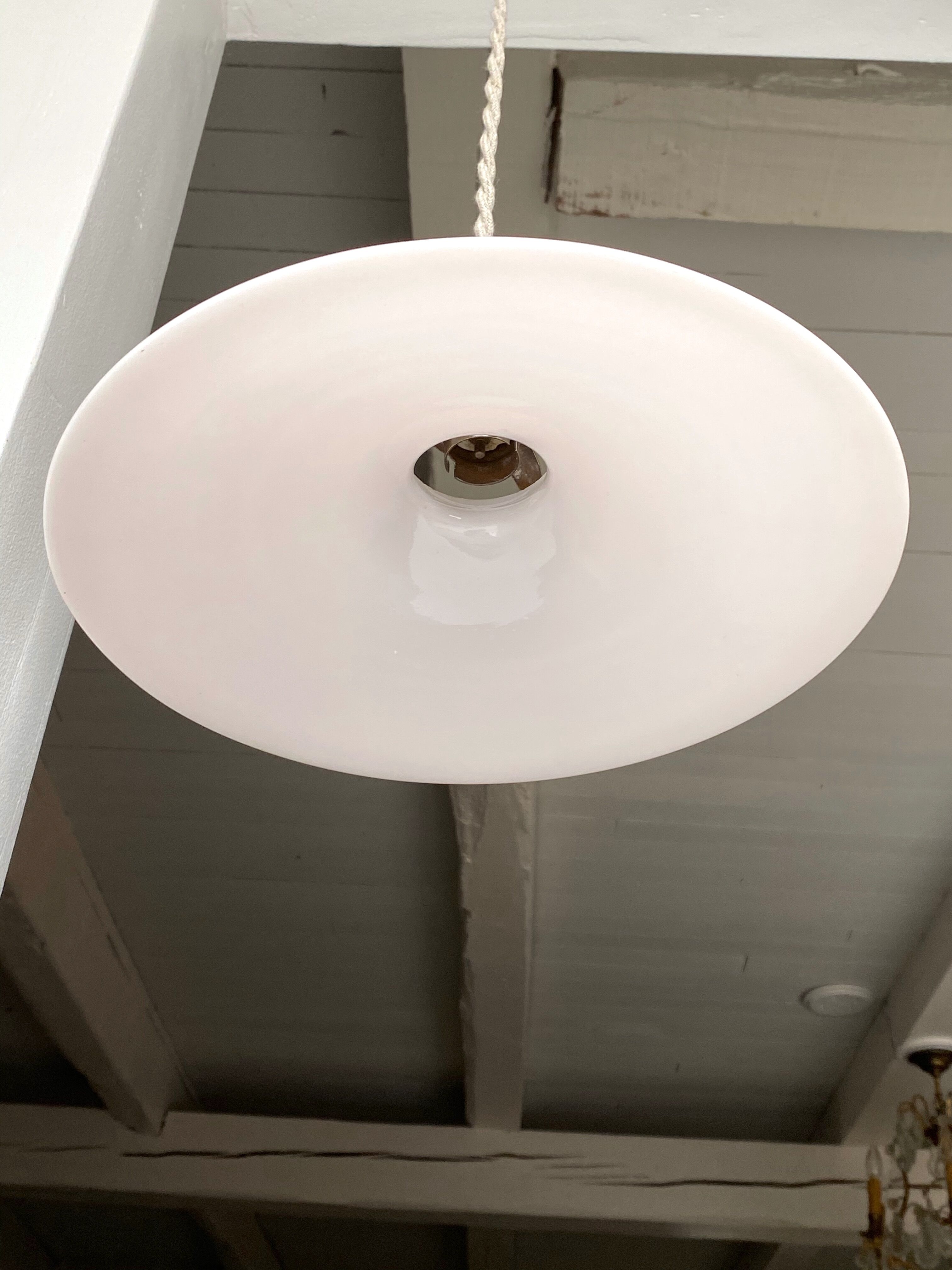 Opaline suspension