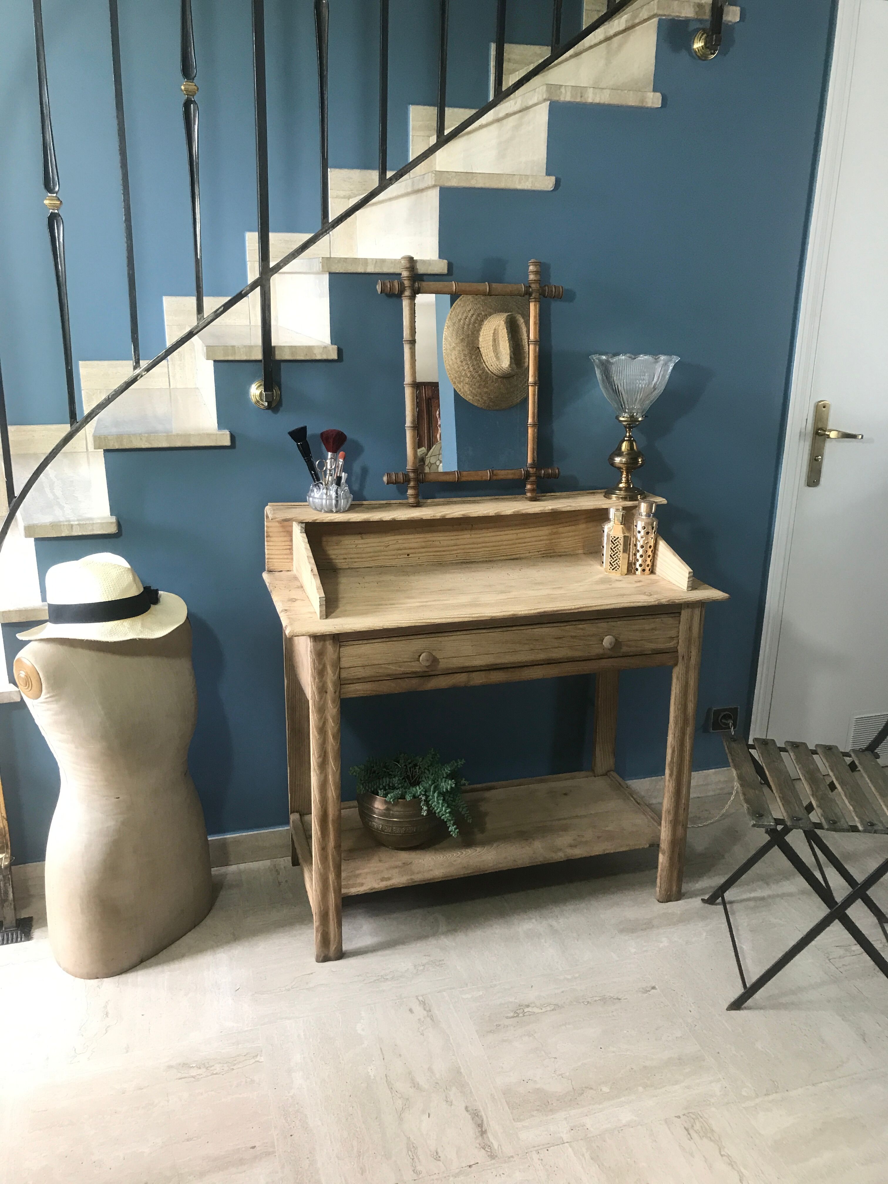 Former hairdresser or desk made of raw wood