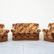 Living room composed of a 3-seater sofa and 2 armchairs, baroque style from the 1970s.