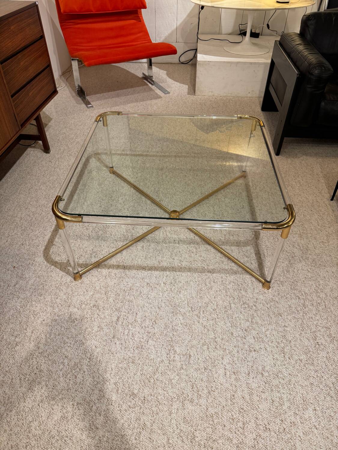Coffee table and its 4 associated nesting tables in plexiglass and gold metal
