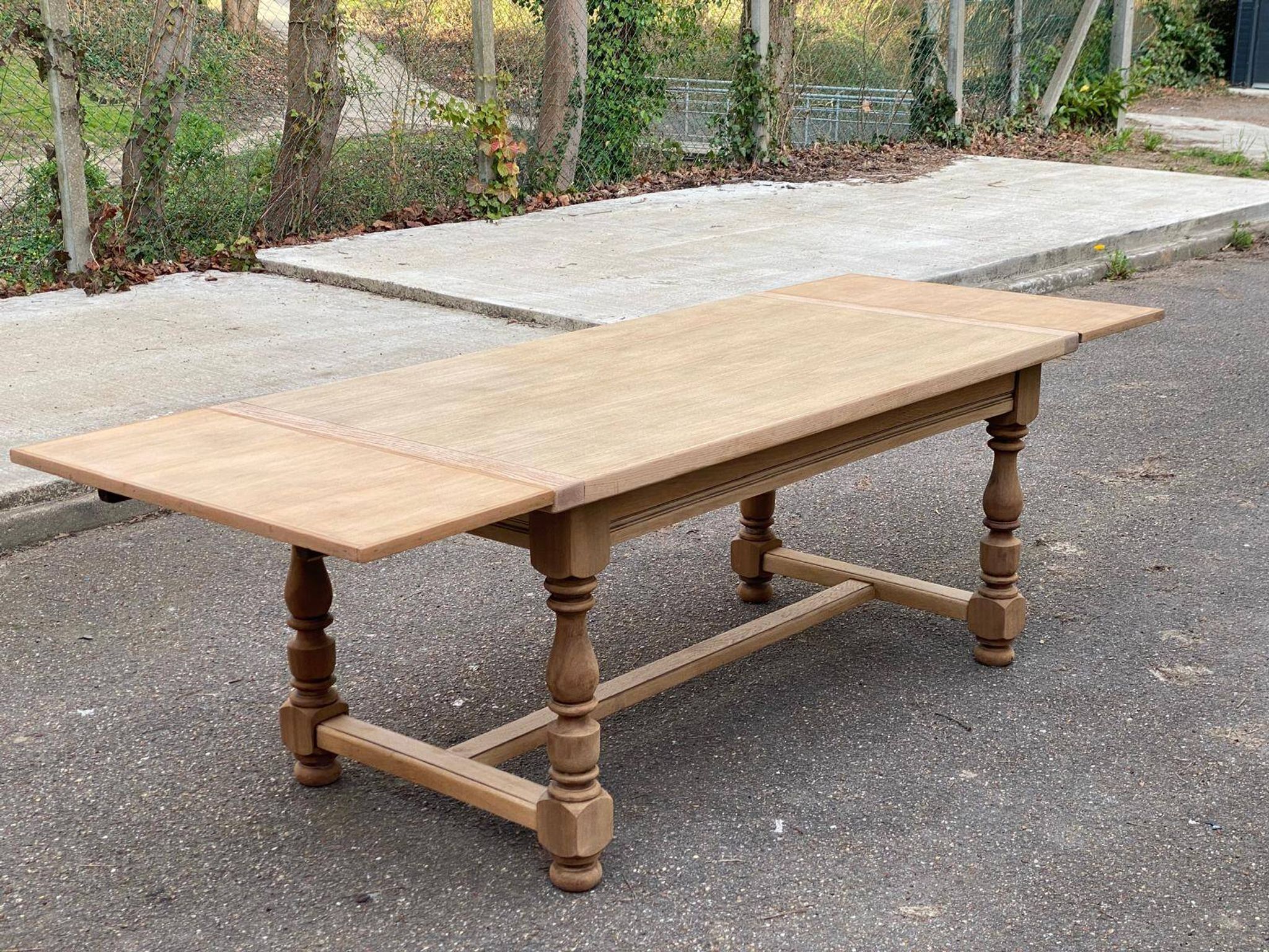 Renovated extendable farmhouse dining table in oak, 20th century, 170-250cm.