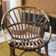 Fauteuil en rotin et scoubidou