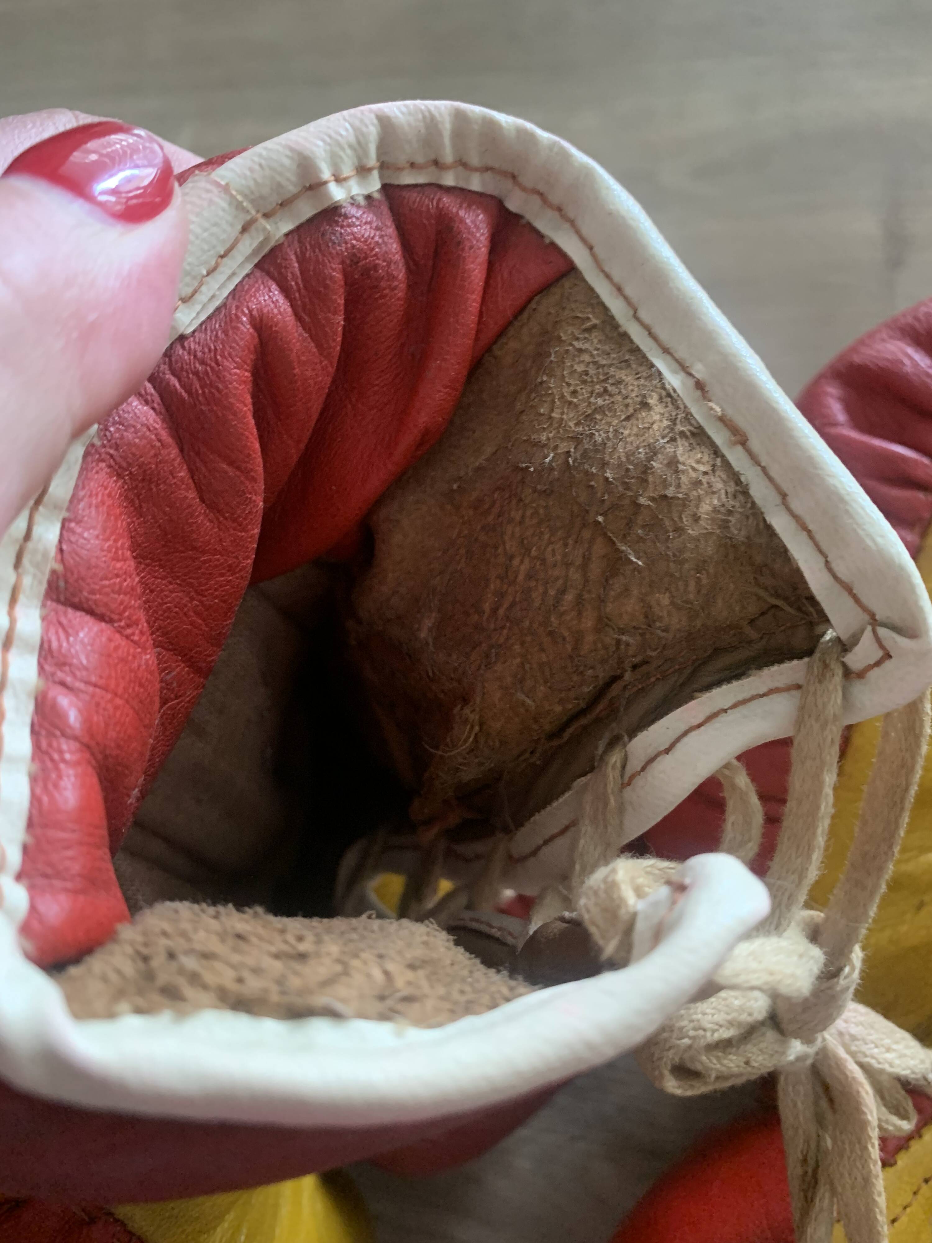 Vintage boxing gloves, size m