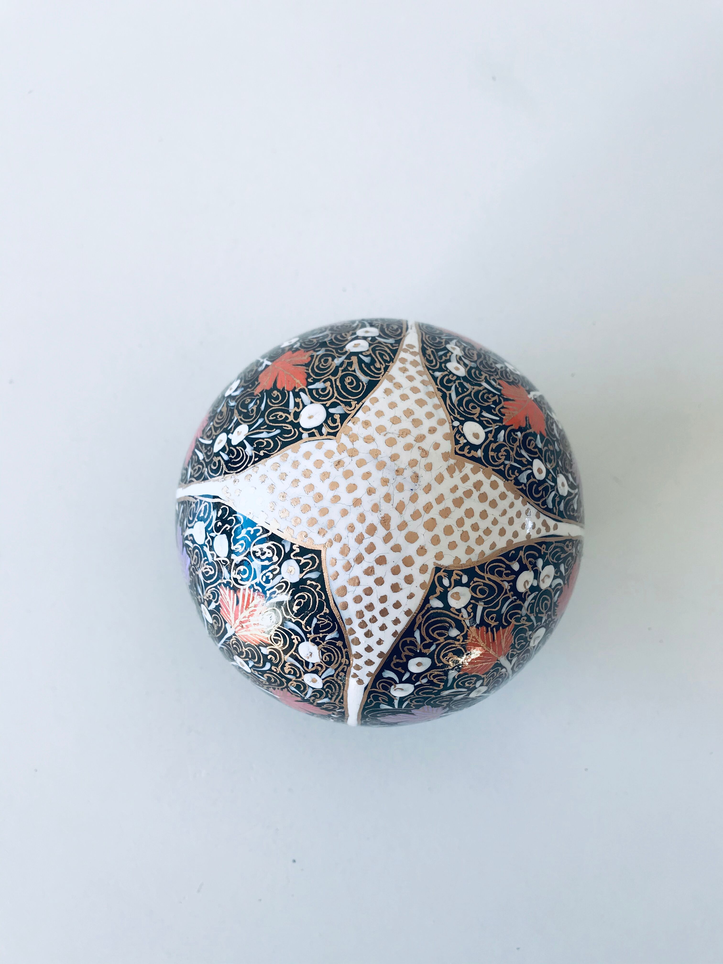 Decorative round box