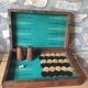 Jeu ancien de backgammon et d'échecs en bois