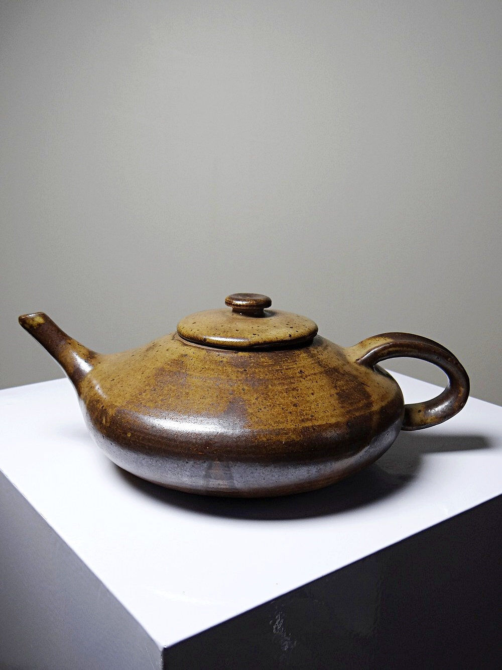 Vintage Japanese-style teapot from the 70s-90s, handmade brown stoneware signed Pichon.