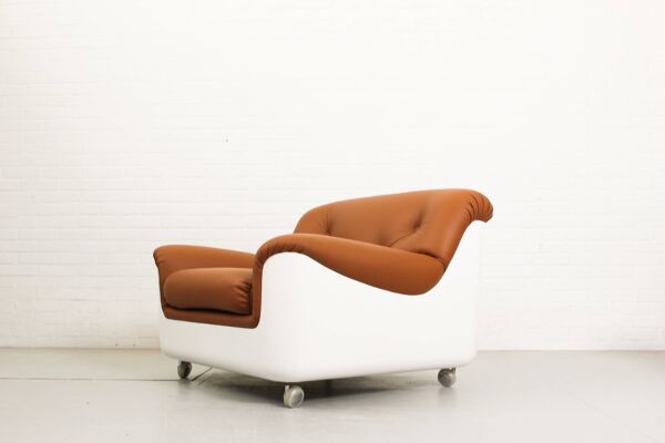 Fauteuil lounge Space Age en fibre de verre et cuir cognac, années 1970