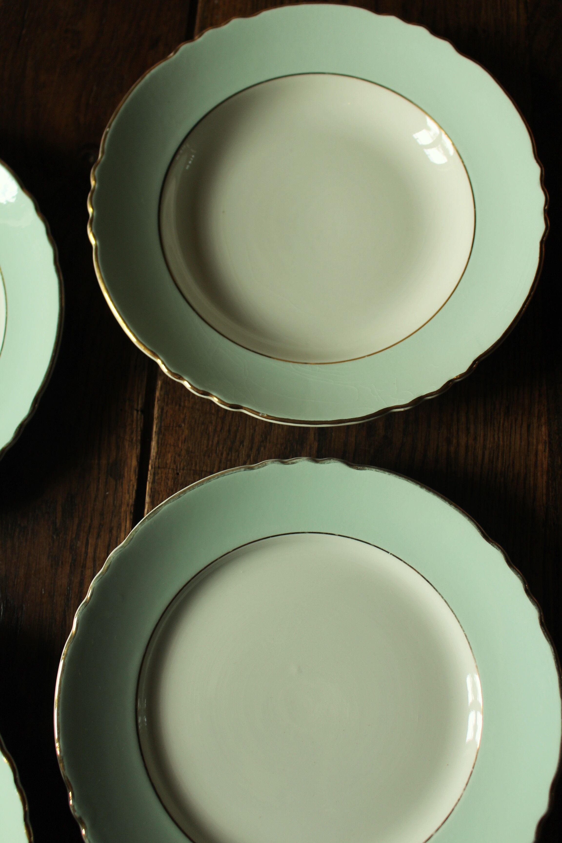 Lot 2 hollow plates and 2 green gilding plates Moulin des Loups