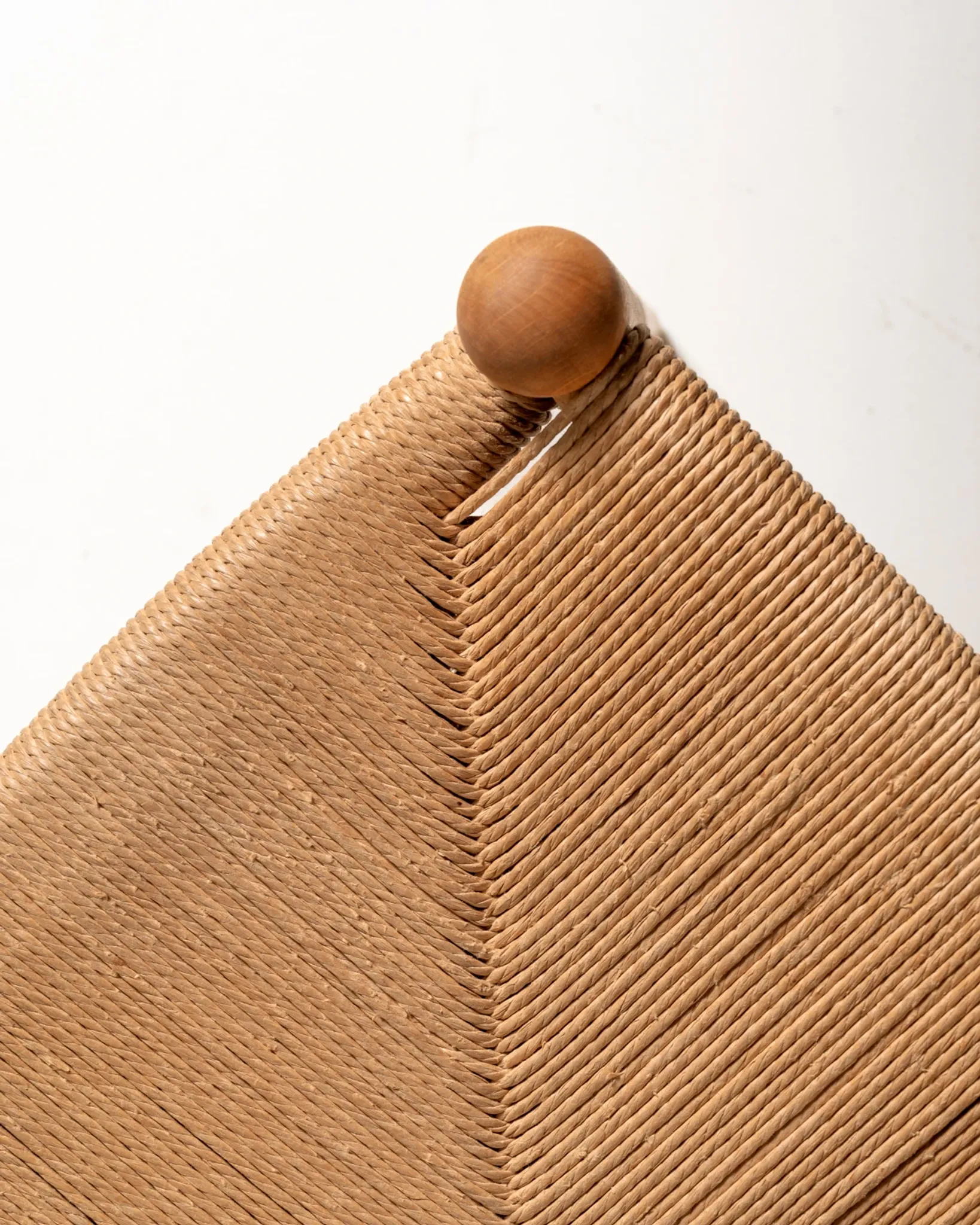 Ensemble de quatre chaises "Wishbone" CH24 de Hans J. Wegner, design de 1950.