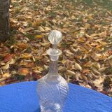 Elegant service consisting of a carafe, 3 wine glasses and 6 diamond pattern aperitif glasses