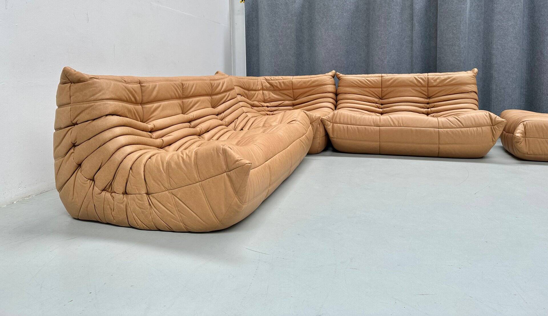 Ensemble de salon Togo en cuir marron camel français, attribué à Michel Ducaroy pour Ligne Roset, ensemble de 4 pièces