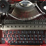 Typist S Olympia 70s typewritern