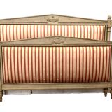 Lit de style Directoire en hêtre patiné XX siècle
