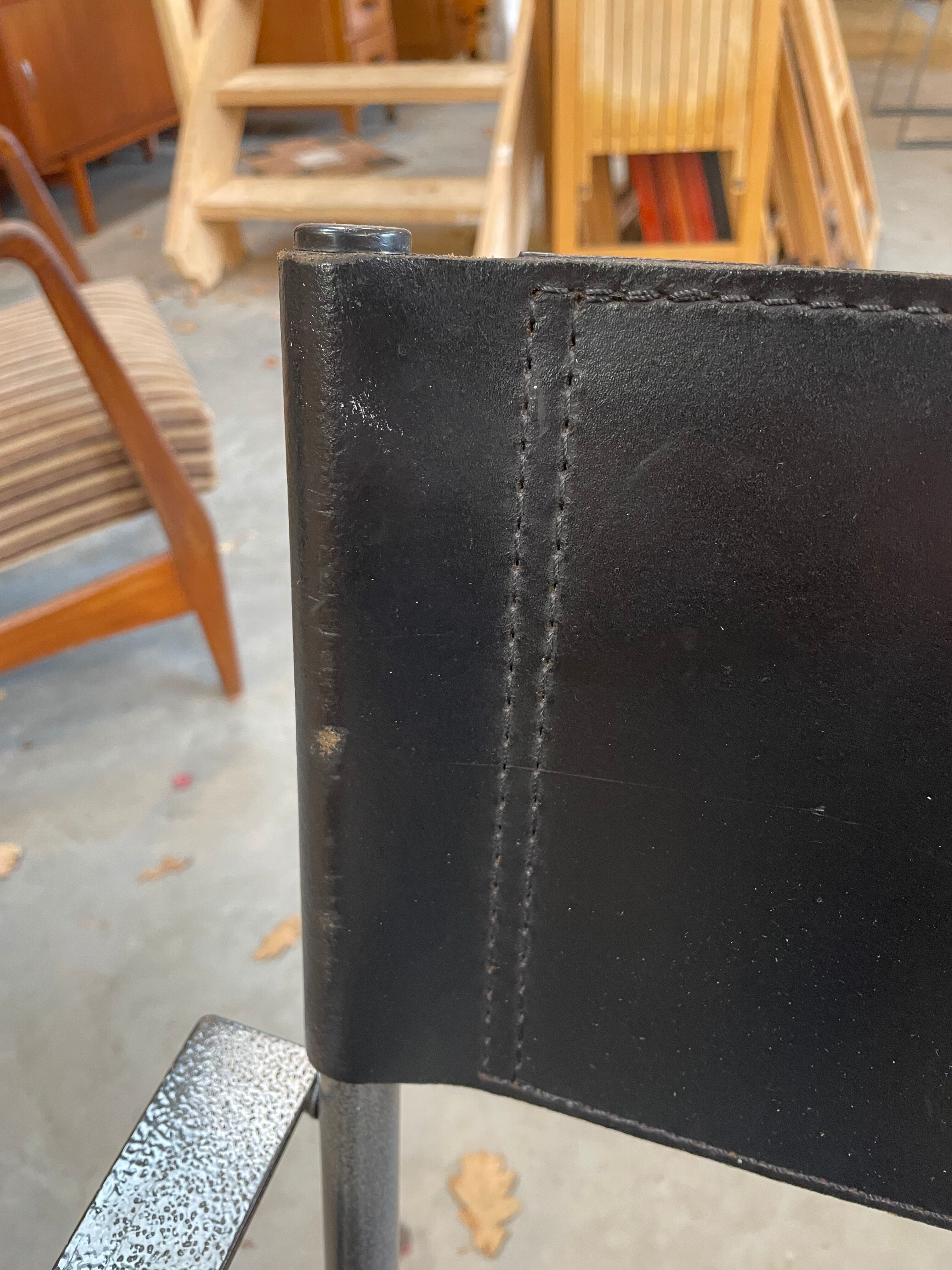 Chaise vintage en cuir et acier noir des années 1970