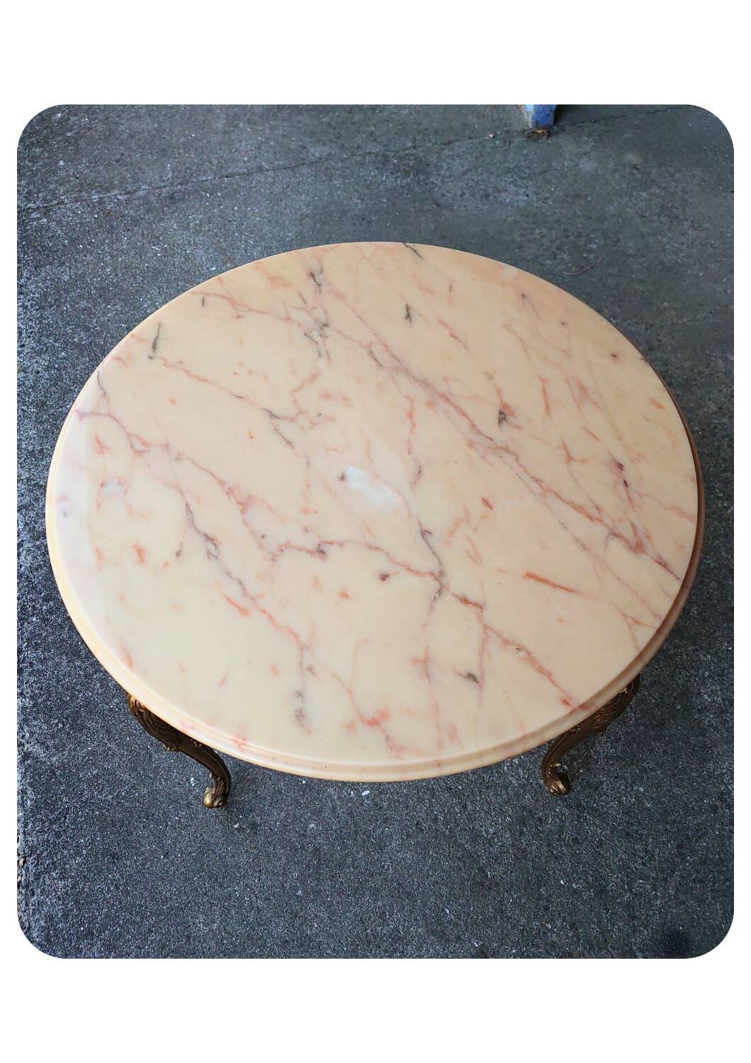 Table basse en bronze de style Louis XV avec plateau en marbre, XXe siècle