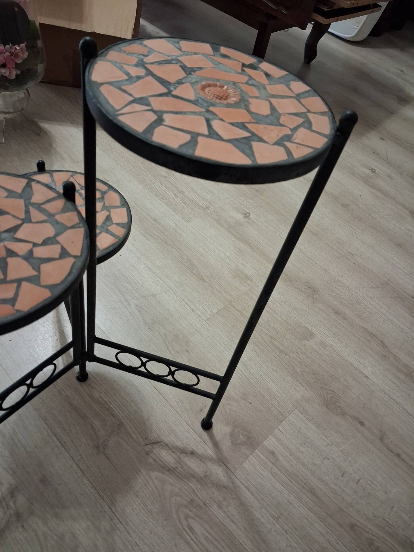 Corner plant stand