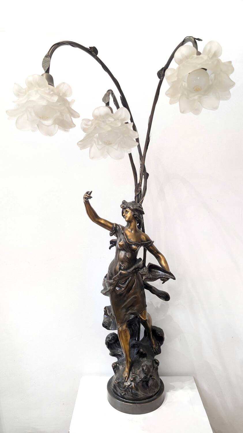 Bronze lamp signed Auguste Moreau – Woman with a shell